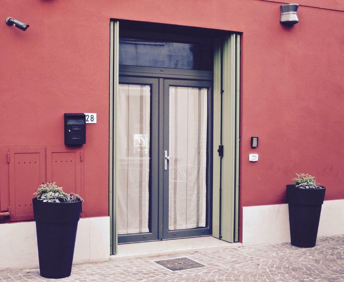 Rossosalvia Bed & Breakfast Peschiera del Garda Bagian luar foto